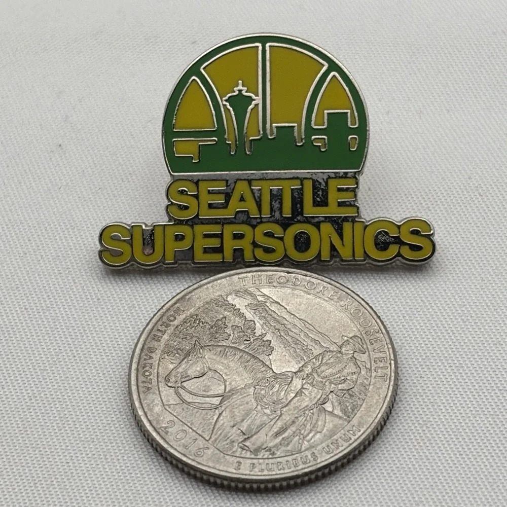 Seattle Supersonics NBA Basketball City Skyline Lapel‎ Hat Pin